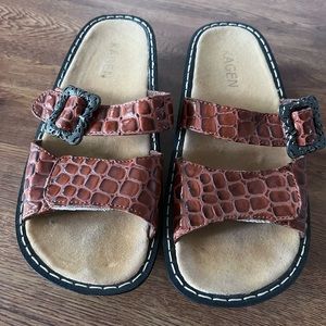 Woman’s Kagen sandals size 7